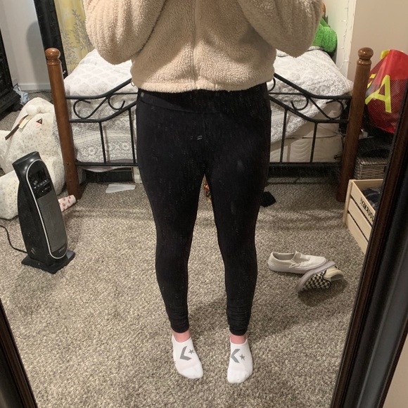 Size 6 Lululemon leggings - Picture 3 of 6